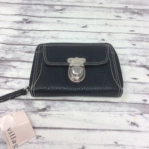 Liz Claiborne Comp.-Black Leather Bi-Fold Wallet